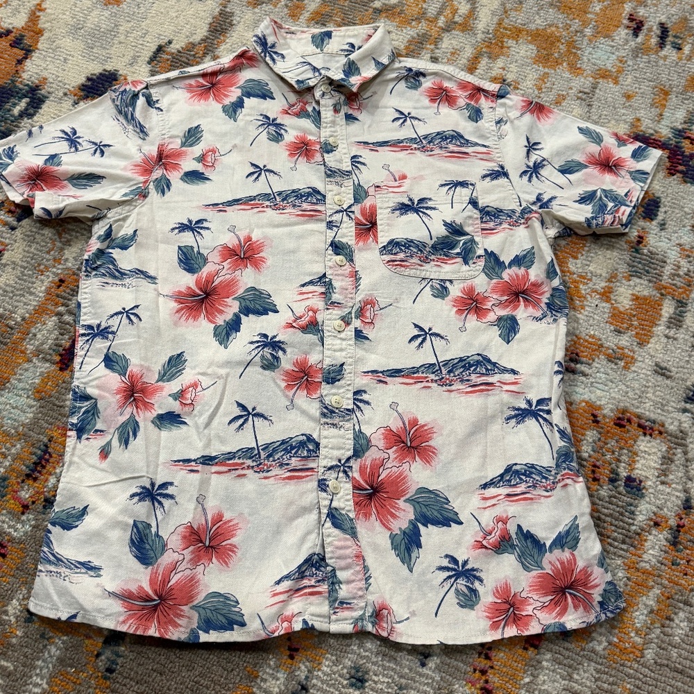 American Eagle size small men’s tropical, short sleeve button up shirt top print